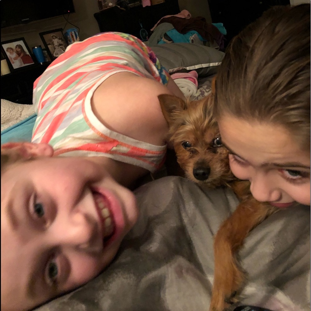 Girls - Picture 3 of 4